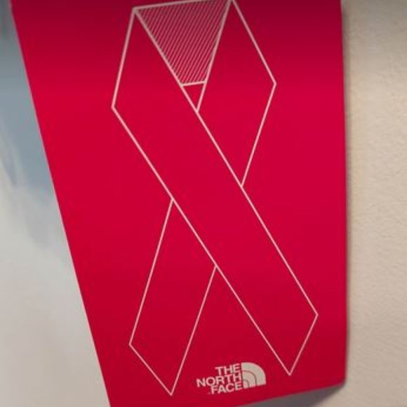 North Face windbreaker - Picture 8 of 9